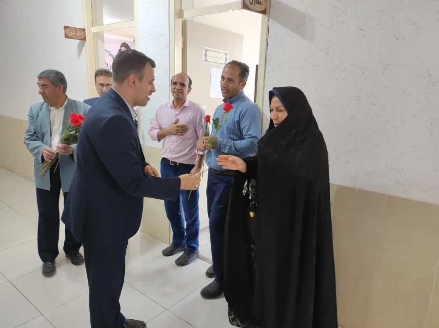 تقدیر مدیریت دانشگاه فرهنگیان استان فارس از اساتید و کارمندان واحد دانشگاهی سلمان فارسی شیراز به مناسبت هفته معلم 4