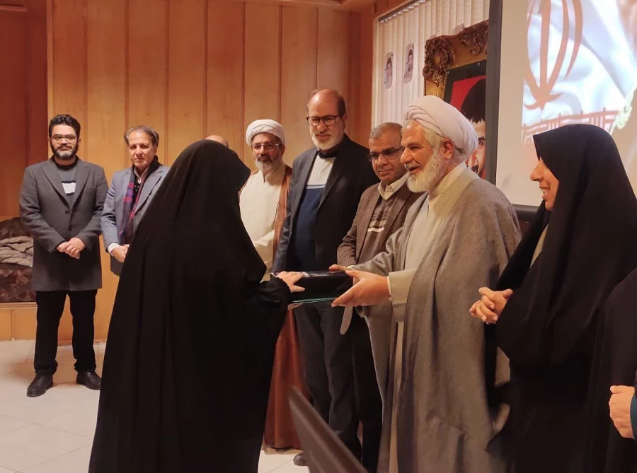 ویژه برنامه یلدایی دانشجویان شاهد و ایثارگر
 8