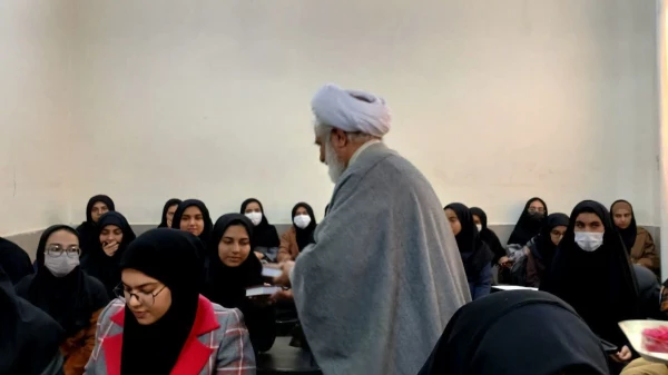 توزیع قرآن های اهدایی مقام معظم رهبری
دانشگاه فرهنگیان فارس – واحد سلمان فارسی 3