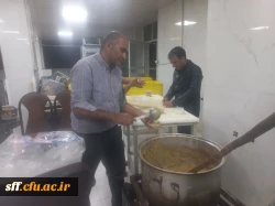 آماده سازی اقلام پذیرایی 
مراسم چهلمین روز شهادت رهبر انقلاب، دختران دبستان میناب و دیگر شهیدان جنگ رمضان 2