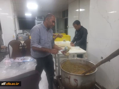 آماده سازی اقلام پذیرایی 
مراسم چهلمین روز شهادت رهبر انقلاب، دختران دبستان میناب و دیگر شهیدان جنگ رمضان