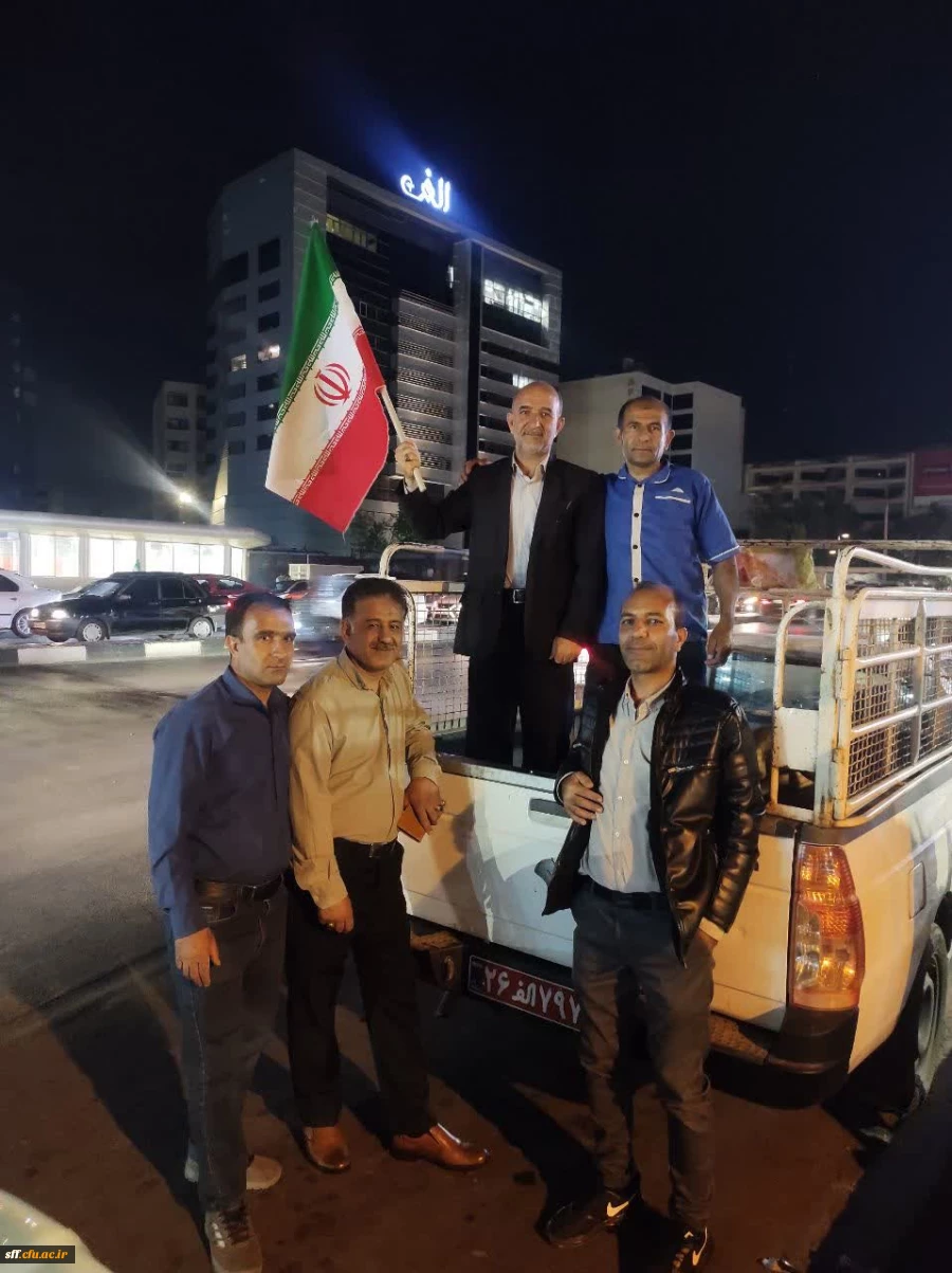 در کنار هم می مانیم. 2